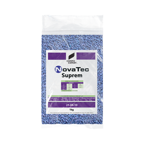 Embalagem de 1kg do fertilizante NovaTec Suprem 21-05-10 da COMPO EXPERT, ideal para gramados, mudas, temperos e ervas aromáticas.